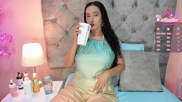 Snapshot of Holyjacky_ chatting on March 18, 2025, 10:36 am Holyjacky online show from March 18, 2025, 10:36 am