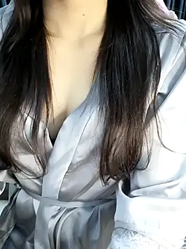 Snapshot of _Linez_ chatting on October 12, 2025, 6:07 pm  Linez  online show from October 12, 2025, 6:07 pm