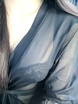 Snapshot of _Linez_ chatting on October 30, 2025, 4:41 pm  Linez  online show from October 30, 2025, 4:41 pm