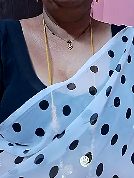 ananya956 online show from April 17, 2026, 2:09 pm