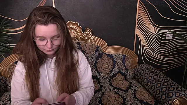 MagicPeachh  online show from September 13, 2025, 7:52 am