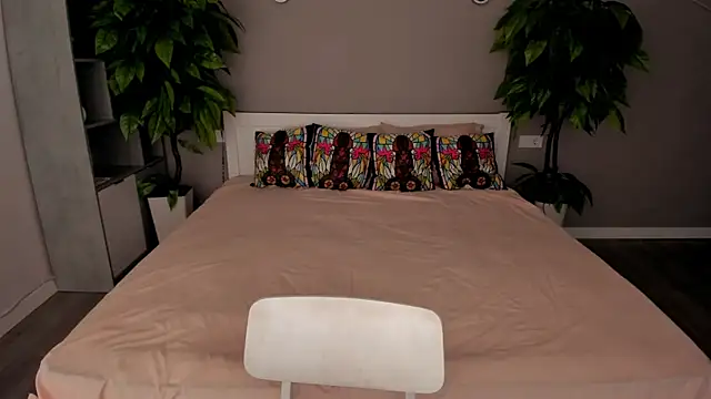 MagicPeachh  online show from September 26, 2025, 5:55 am