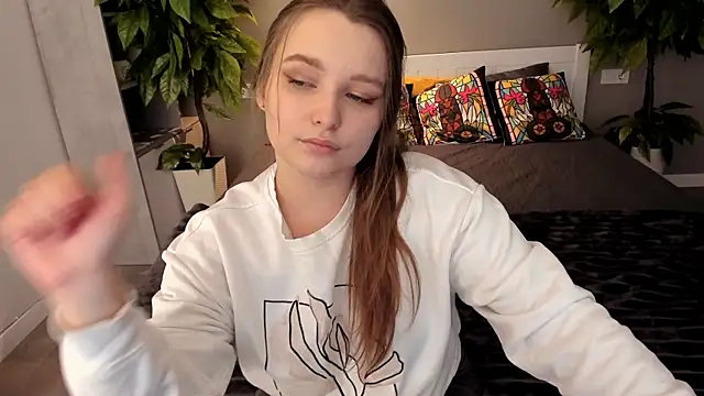 MagicPeachh  online show from October 9, 2025, 12:47 pm