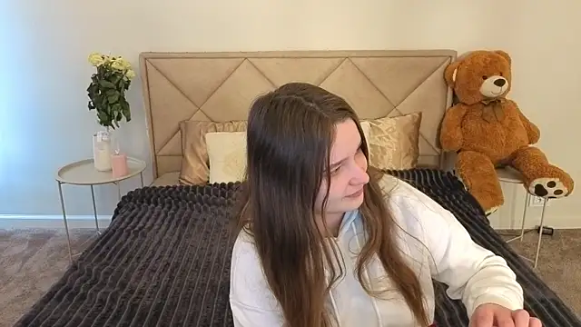 MagicPeachh  online show from March 26, 2026, 6:52 am