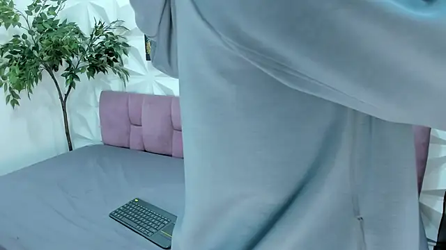 Victoria Coleman online show from February 25, 2025, 11:52 am