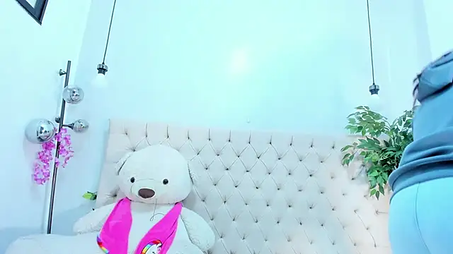 Victoria Coleman online show from December 5, 2025, 8:16 pm