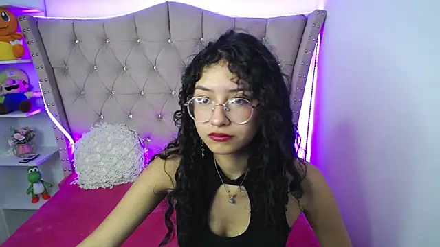 Snapshot of CherieCurl chatting on March 8, 2025, 3:35 pm CherieCurl online show from March 8, 2025, 3:35 pm