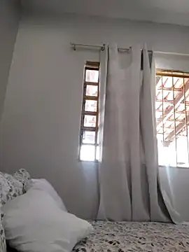 BrendaBittencourt online show from February 24, 2025, 7:19 pm