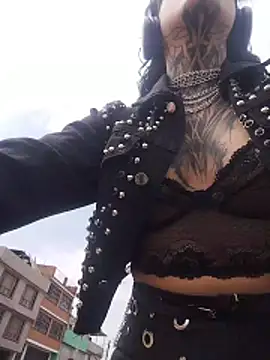 taaylor33 online show from February 6, 2026, 6:44 pm