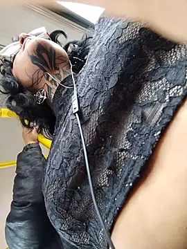 taaylor33 online show from February 8, 2026, 7:17 pm