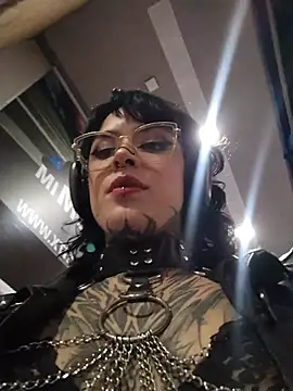 taaylor33 online show from May 16, 2026, 1:02 am