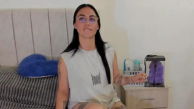 Snapshot of anny_roberts chatting on June 18, 2026, 1:26 pm anny roberts online show from June 18, 2026, 1:26 pm