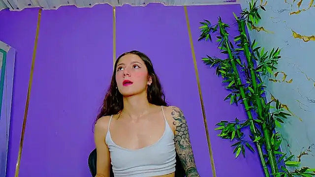 Snapshot of scarlet-jonesx chatting on October 10, 2025, 11:37 pm scarlet-jonesx online show from October 10, 2025, 11:37 pm