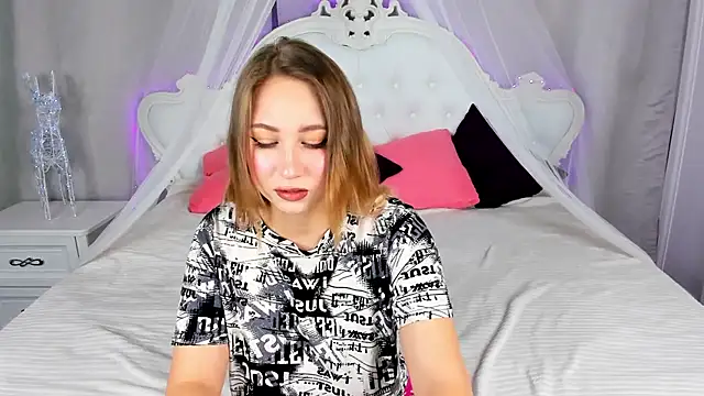 AsyaPink online show from October 17, 2025, 8:17 am