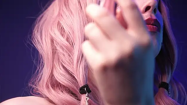 ginger hugs online show from March 8, 2026, 2:04 am