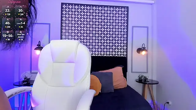 Chloe fischer  online show from February 9, 2025, 2:18 pm