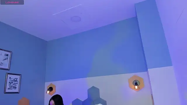 Chloe fischer  online show from April 14, 2026, 2:56 pm