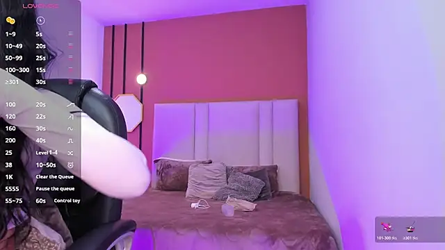 Chloe fischer  online show from April 16, 2026, 3:57 pm