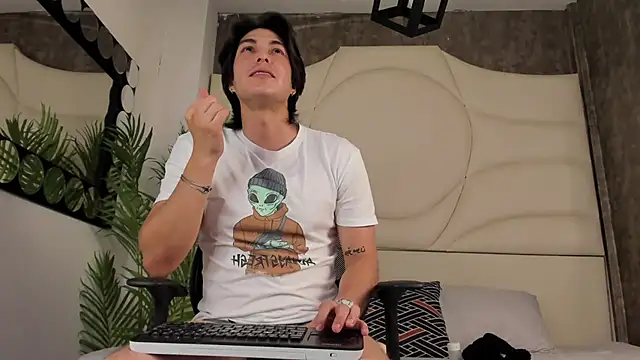 Karimferrer online show from October 16, 2025, 7:37 pm