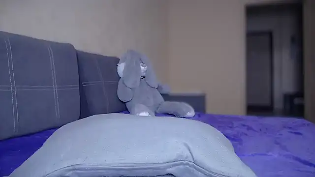 AlexaCruze online show from February 15, 2025, 8:01 pm