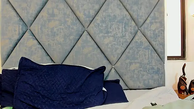 FreyaMoller online show from January 13, 2026, 1:49 pm