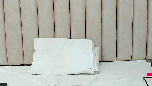 FreyaMoller online show from April 9, 2026, 7:08 pm