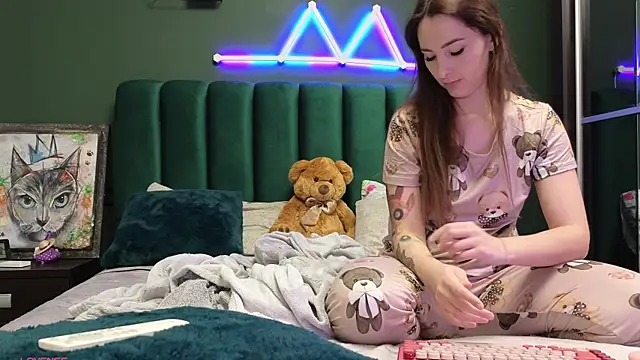 kimmie meow online show from December 5, 2025, 7:21 pm