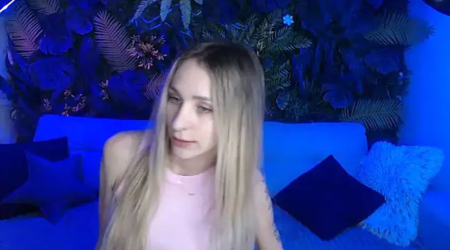 Horny Blond online show from December 10, 2024, 9:01 am