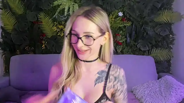 Horny Blond online show from February 14, 2026, 9:06 am