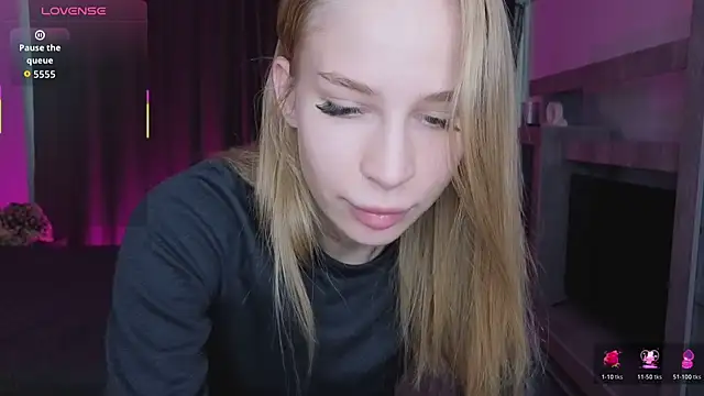 Elis Fox online show from March 8, 2026, 11:14 am