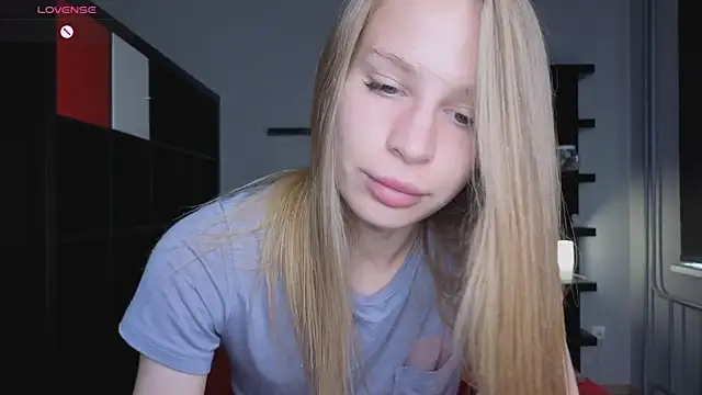 Snapshot of Elis_Fox chatting on June 24, 2026, 8:02 am Elis Fox online show from June 24, 2026, 8:02 am