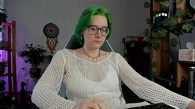 alisahug online show from February 28, 2025, 4:21 am