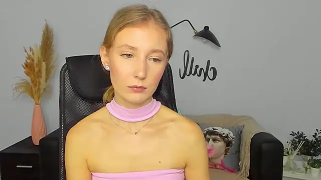 Snapshot of LolaWilsons chatting on January 15, 2025, 10:06 am LolaWilsons online show from January 15, 2025, 10:06 am