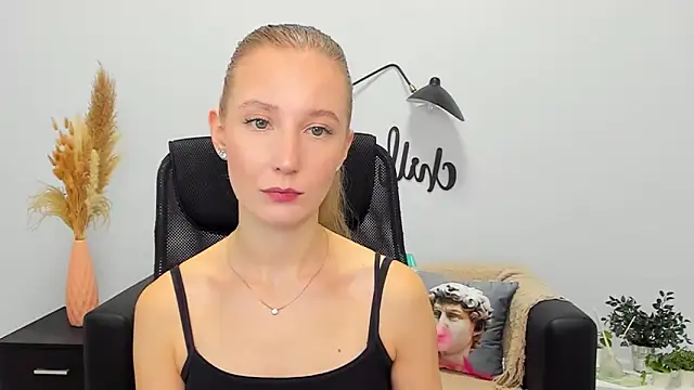 Snapshot of LolaWilsons chatting on January 21, 2025, 10:19 am LolaWilsons online show from January 21, 2025, 10:19 am