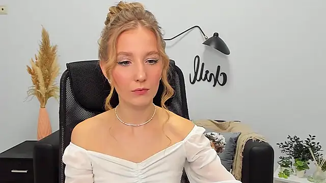 Snapshot of LolaWilsons chatting on February 8, 2025, 3:00 pm LolaWilsons online show from February 8, 2025, 3:00 pm