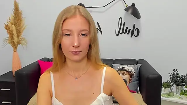 Snapshot of LolaWilsons chatting on November 4, 2025, 7:18 am LolaWilsons online show from November 4, 2025, 7:18 am