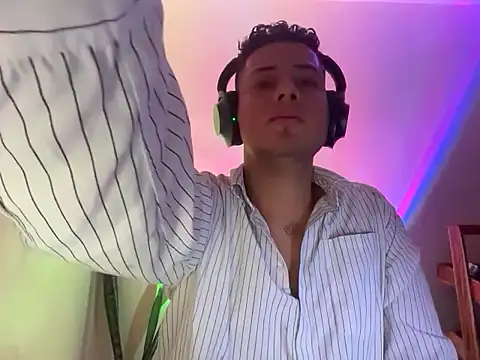 Snapshot of Malandralle chatting on November 27, 2025, 2:35 am Malandralle online show from November 27, 2025, 2:35 am