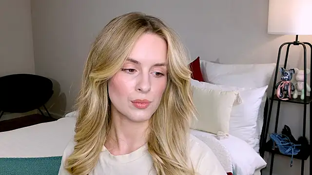 RozzitaBedberry online show from November 4, 2025, 2:16 pm