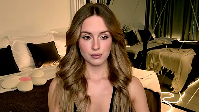 RozzitaBedberry online show from April 5, 2026, 12:13 pm