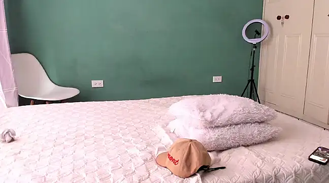 Snapshot of Chandler_ken chatting on February 10, 2025, 3:10 pm Chandler ken online show from February 10, 2025, 3:10 pm