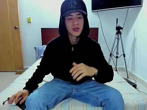 Snapshot of Chandler_ken chatting on November 18, 2025, 4:28 am Chandler ken online show from November 18, 2025, 4:28 am