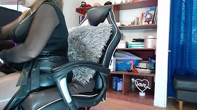 LiaTaylorr online show from October 10, 2025, 12:15 pm