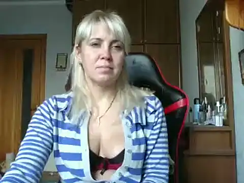 IrinaB1 online show from November 18, 2025, 8:52 am