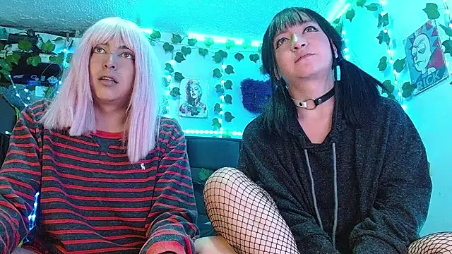 Snapshot of the_lesbian_game chatting on January 24, 2025, 7:51 am the lesbian game online show from January 24, 2025, 7:51 am