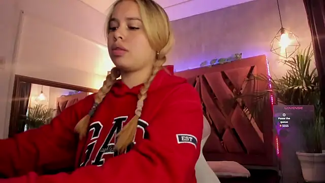 Snapshot of Haelycute chatting on February 1, 2025, 11:21 am Haelycute online show from February 1, 2025, 11:21 am