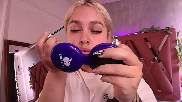 Snapshot of Haelycute chatting on October 6, 2025, 12:57 pm Haelycute online show from October 6, 2025, 12:57 pm