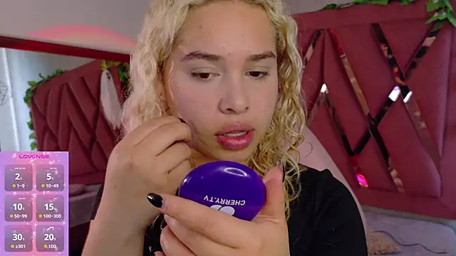 Snapshot of Haelycute chatting on November 10, 2025, 11:53 am Haelycute online show from November 10, 2025, 11:53 am