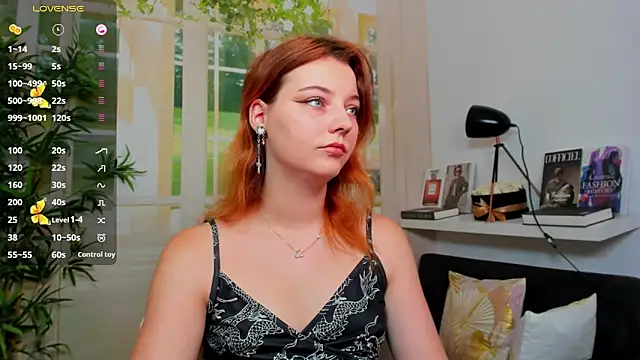 pretty little thing online show from September 10, 2025, 12:05 pm