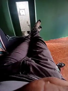 Snapshot of morenogts69 chatting on September 21, 2025, 6:42 pm morenogts69 online show from September 21, 2025, 6:42 pm