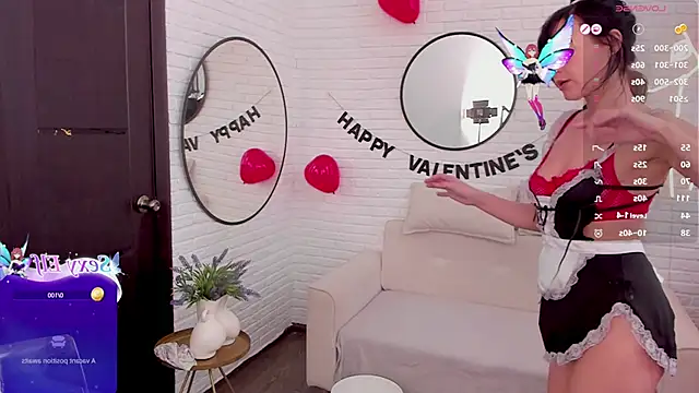 Julia  Frey online show from February 12, 2026, 11:27 am